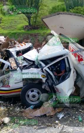 Aparatoso choque en la Autopista Siglo XXI deja cuatro muertos