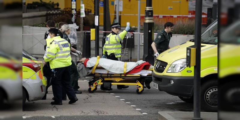 Atentado terrorista en Londres deja cuatro muertos y 20 heridos - Foto 2 