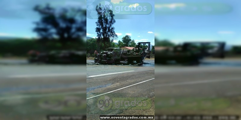 Normalistas incendian tres vehículos en Paracho y Zacapu, Michoacán - Foto 2 
