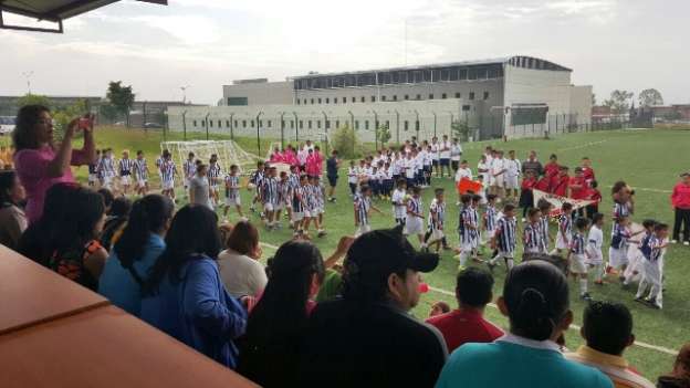 Abre Torneo de fútbol de verano  en la Unidad Wenceslao Victoria Soto, en Morelia 
