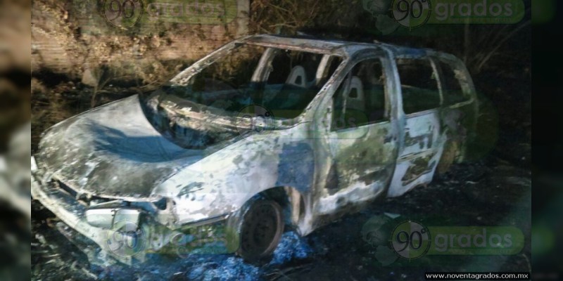 Calcinado, hallan cuerpo dentro de camioneta incinerada, en Lázaro Cárdenas  - Foto 1 