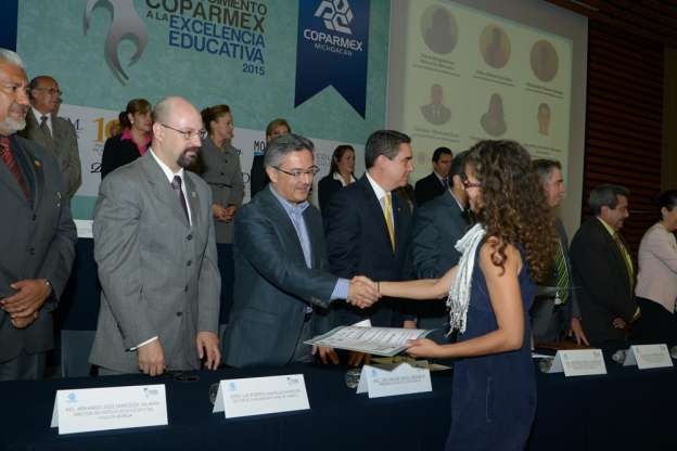 Los jóvenes son la apuesta para un mejor futuro: Salvador Abud 