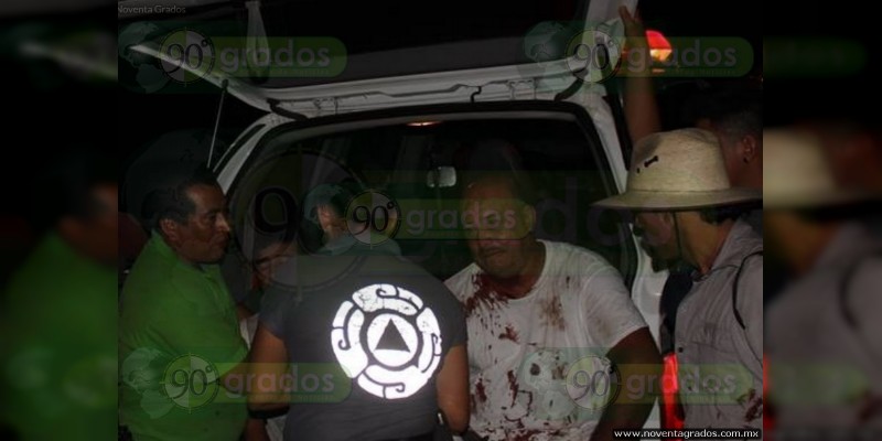 Choque en Apatzingán deja cinco heridos, dos de ellos graves 