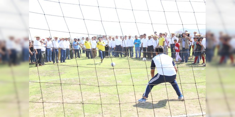 Apertura Gobernador  Unidad Deportiva en Huetamo 