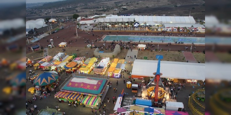 Circula publicación falsa del elenco del Centro de Espectáculos de la Expo Fiesta Michoacán 2017  