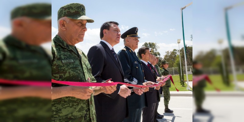 Peña Nieto condena descalificaciones a labor de las Fuerzas Armadas