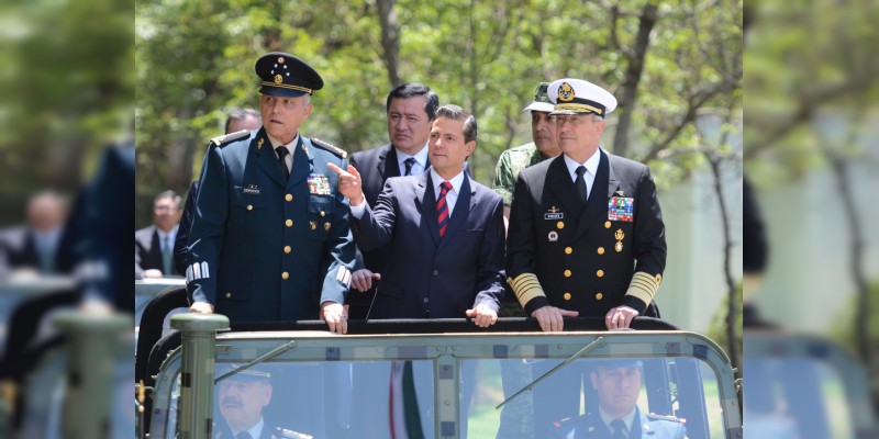 Peña Nieto condena descalificaciones a labor de las Fuerzas Armadas - Foto 3 