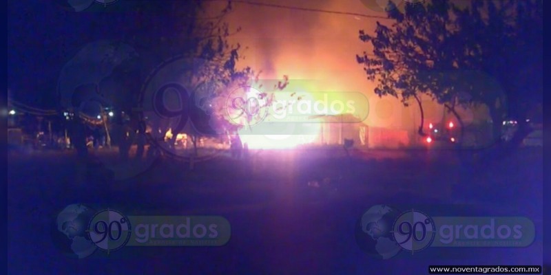 Resulta herido tras incendio total de su vivienda en Purépero 