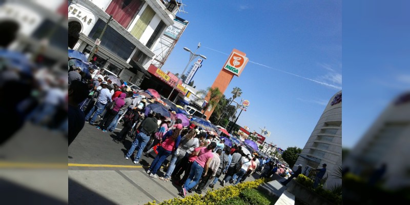 Avanza mega marcha de la CNTE en Morelia  