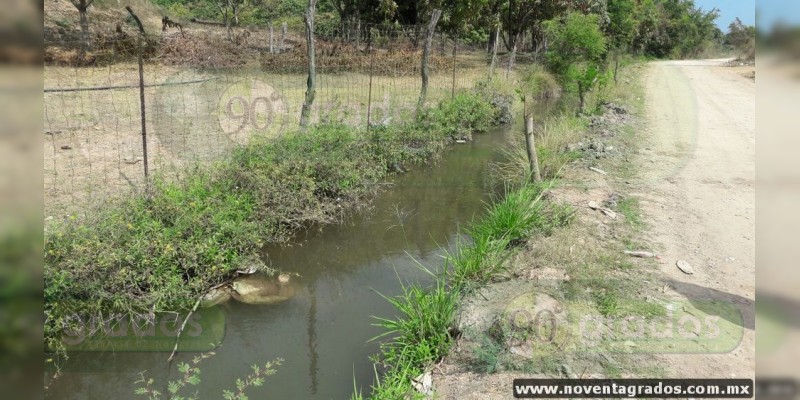 En canal de riego encuentran cadáver maniatado, en Lázaro Cárdenas, Michoacán - Foto 2 