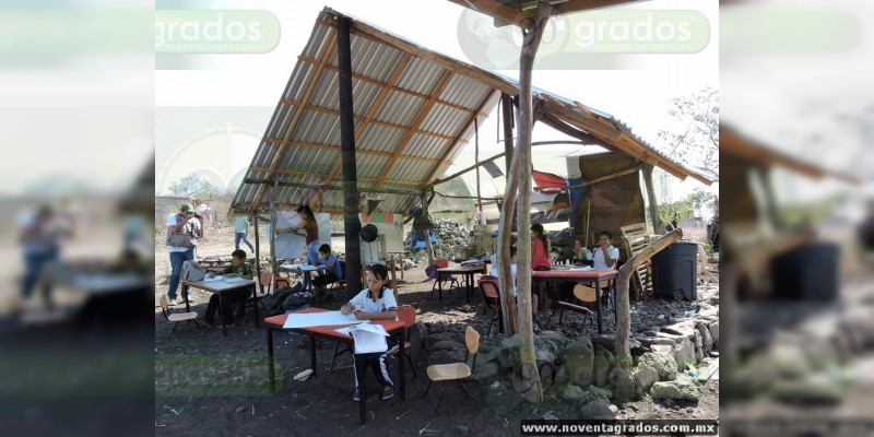Intentan desalojar a vecinos de colonia irregular en Apatzingán, Michoacán - Foto 1 