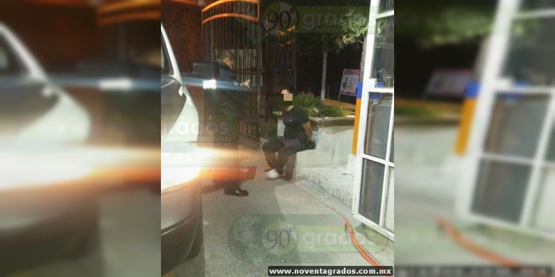 Vecinos detienen a presunto roba coches en Morelia - Foto 1 