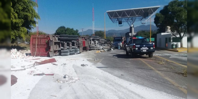 Atiende PC Estatal accidente en autopista Siglo XXI - Foto 1 