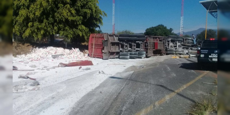Atiende PC Estatal accidente en autopista Siglo XXI - Foto 2 
