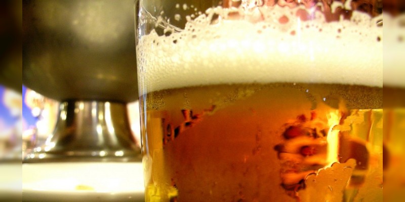 Nutrióloga recomienda tomar una cerveza diaria  