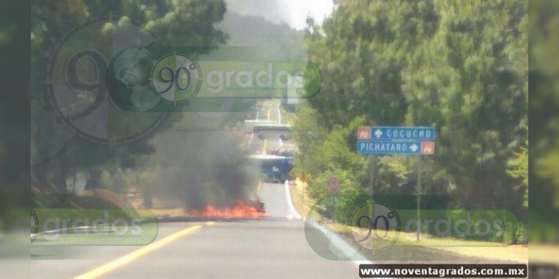 Michoacán: Normalistas de Cherán queman una camioneta - Foto 0 
