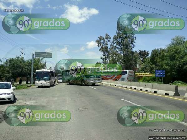 Normalistas liberan salida a Pátzcuaro tras diálogo con la autoridad - Foto 1 