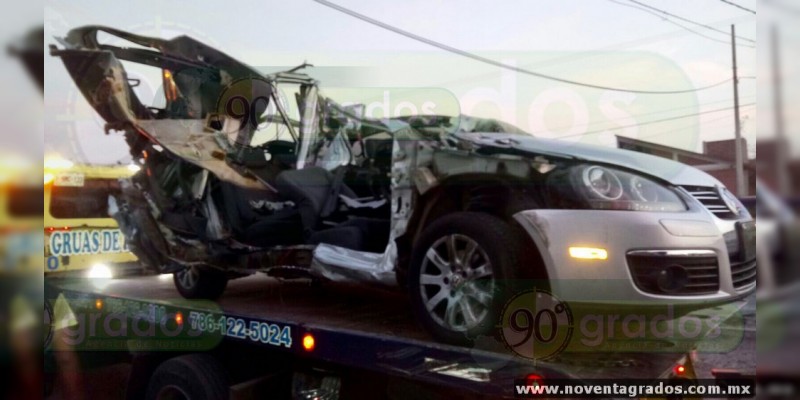 Dos muertos y dos heridos en choque entre dos vehículos en Hidalgo, Michoacán - Foto 0 