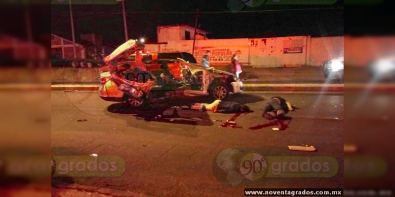 Dos muertos y dos heridos en choque entre dos vehículos en Hidalgo, Michoacán - Foto 1 