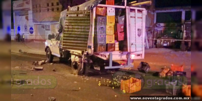 Dos muertos y dos heridos en choque entre dos vehículos en Hidalgo, Michoacán - Foto 3 