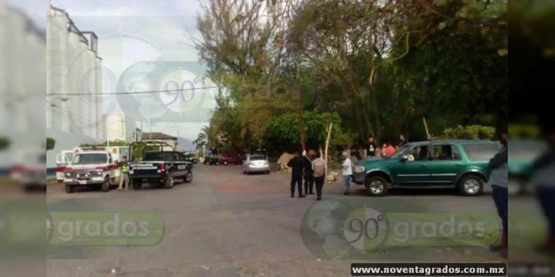 Policías resultan heridos al chocar en persecución en Jiquilpan, Michoacán 