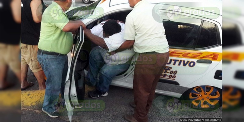 Taxista es baleado por pasajero en Lázaro Cárdenas, Michoacán - Foto 0 