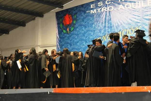 Egresan 108 maestros de la Escuela Normal de Maravatío, Michoacán 