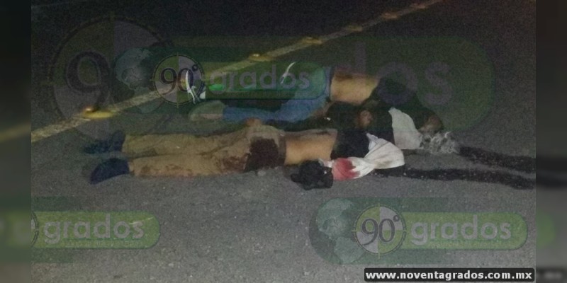 Abandonan tres cadáveres y mensaje en carretera de Apaseo el Alto, Guanajuato - Foto 0 