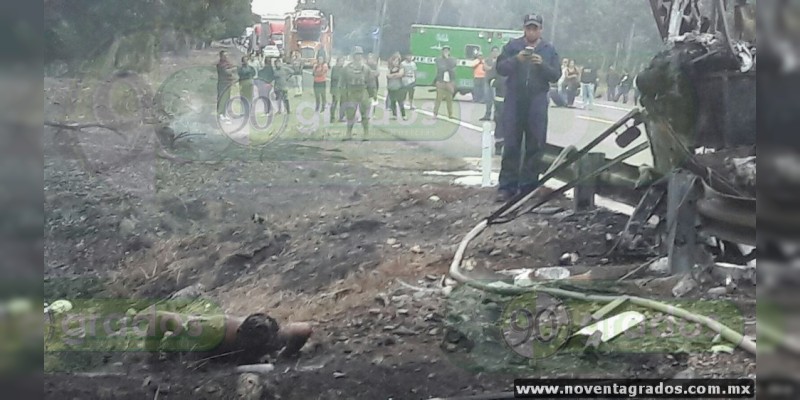 Identificados, 17 de los 24 muertos en accidente en la Autopista Siglo XXI; tres son menores de edad - Foto 0 