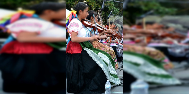 Magno concierto de la  sinfónica juchari tsipikua 