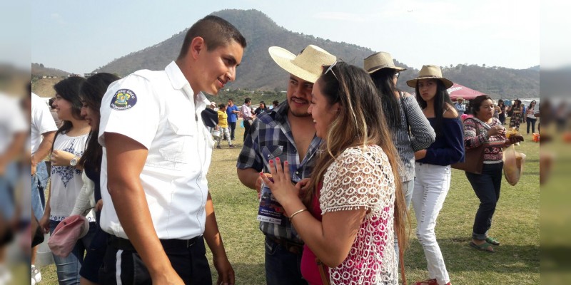 Cadetes del IEESSPP presentes en el Festival de la Presa del Bosque en Zitácuaro  