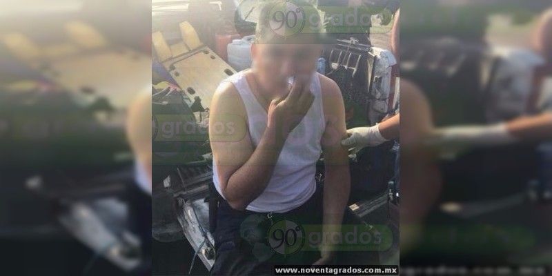 Siete policías lesionados luego de volcar patrulla en Briseñas, Michoacán - Foto 1 
