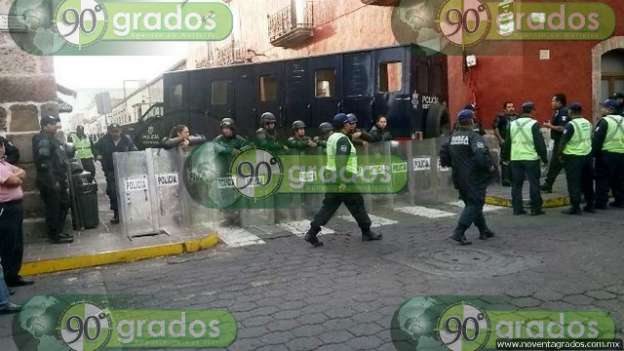 Resguardan GOEs el Congreso del Estado ante marchas de la CNTE - Foto 1 