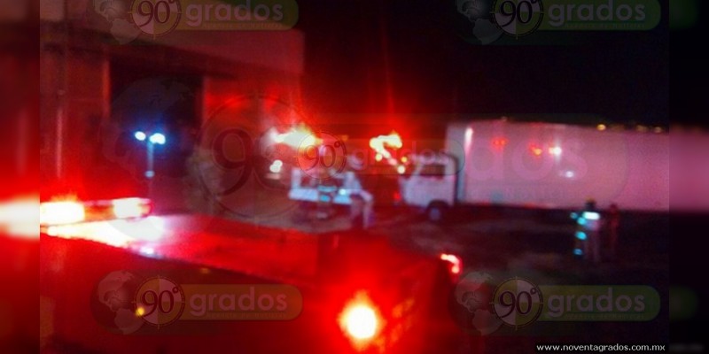 Zamora: Fuerte incendio consume dos bodegas, deja pérdidas millonarias - Foto 0 