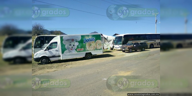 Recuperan 10 vehículos retenidos por pobladores en Arantepacua, Michoacán 