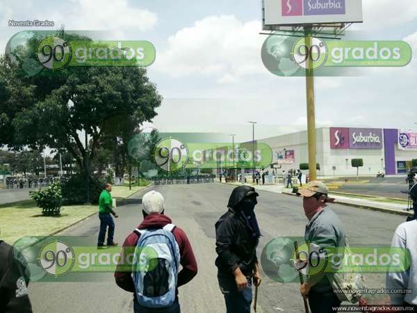 (VIDEO) Retiran normalistas bloqueos en avenidas al sur de Morelia 
