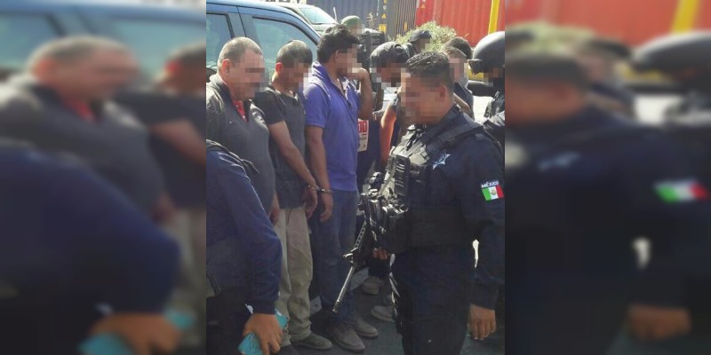 Detienen a 15 presuntos "viagras" en Michoacán: Les aseguran armas, munición y lanzacohetes - Foto 0 
