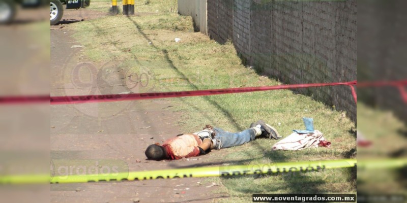 Localizan cadáver degollado de un hombre en calles de Tangancícuaro, Michoacán - Foto 0 