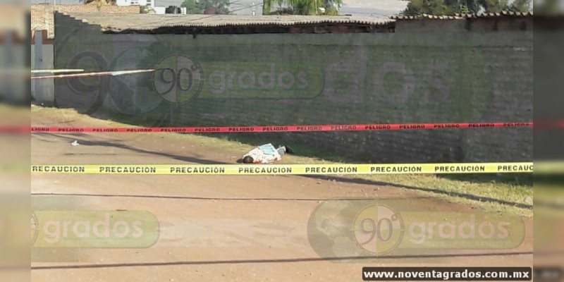 Localizan cadáver degollado de un hombre en calles de Tangancícuaro, Michoacán - Foto 1 
