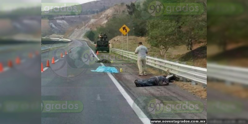 Abandonan tres cadáveres mutilados sobre la Autopista del Sol - Foto 0 
