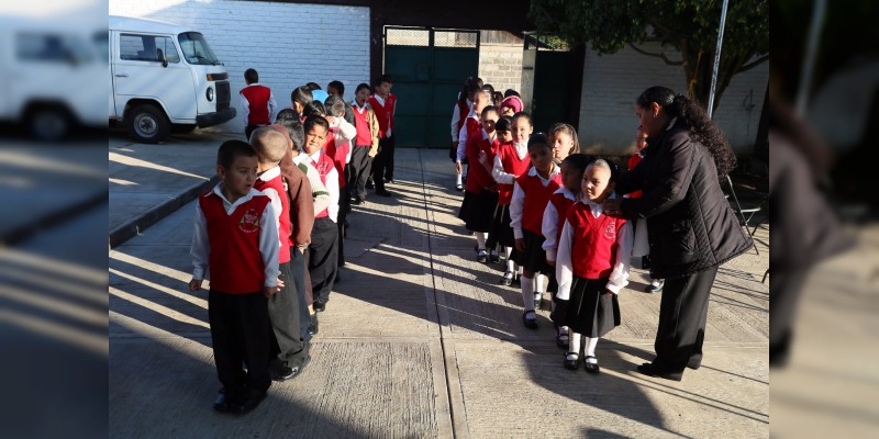 Concluyen días de descanso para más de 1 millón de estudiantes michoacanos 