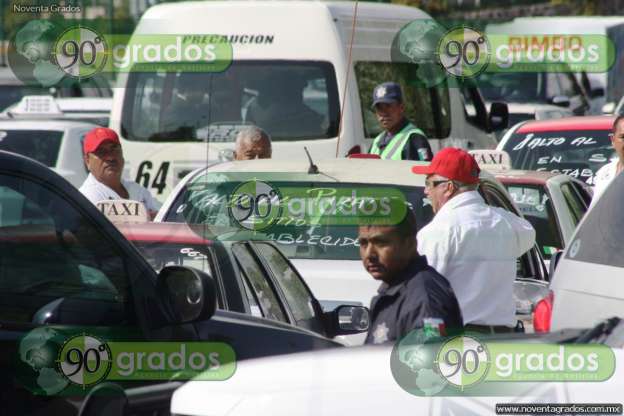 Se manifiestan taxistas contra la proliferación de unidades piratas - Foto 0 