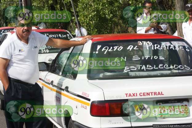 Se manifiestan taxistas contra la proliferación de unidades piratas - Foto 1 