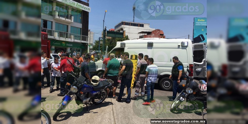 Chocan camión y ambulancia en Uruapan, Michoacán, hay cinco lesionados - Foto 2 