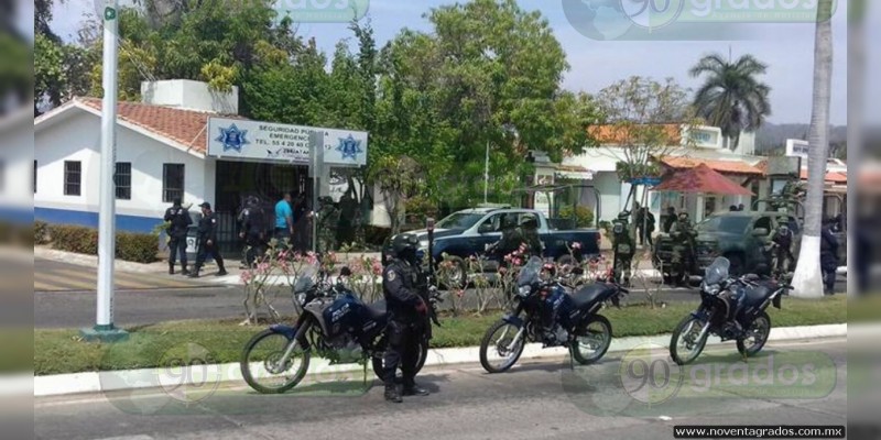 Asesinan a tres policías en pleno centro de Ixtapa, hay dos civiles heridos - Foto 1 