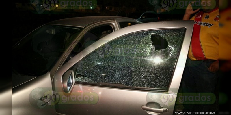 Detienen a 15 aficionados pumas por alterar el orden; rompieron cristales de autos en Morelia - Foto 1 