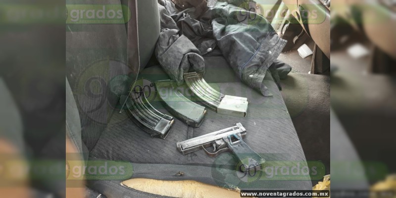 Aseguran arma, auto robado y 50 kilos de marihuana en Aguililla, Michoacán - Foto 0 