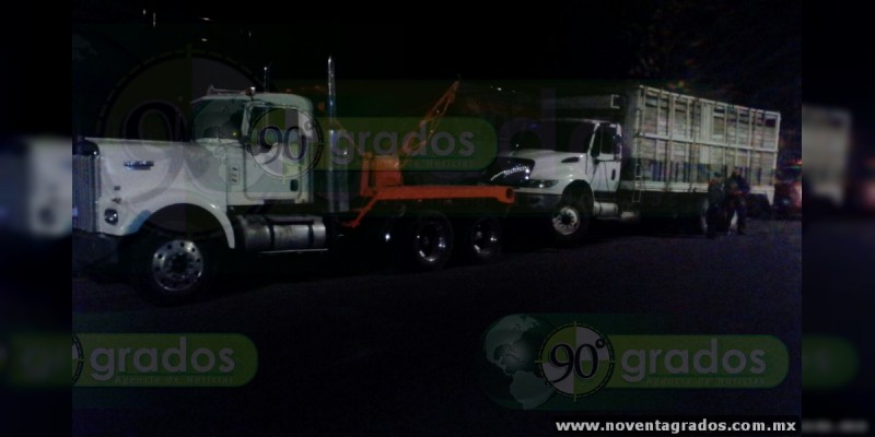 Recuperan  camión robado con violencia, en Ocampo, Michoacán - Foto 0 
