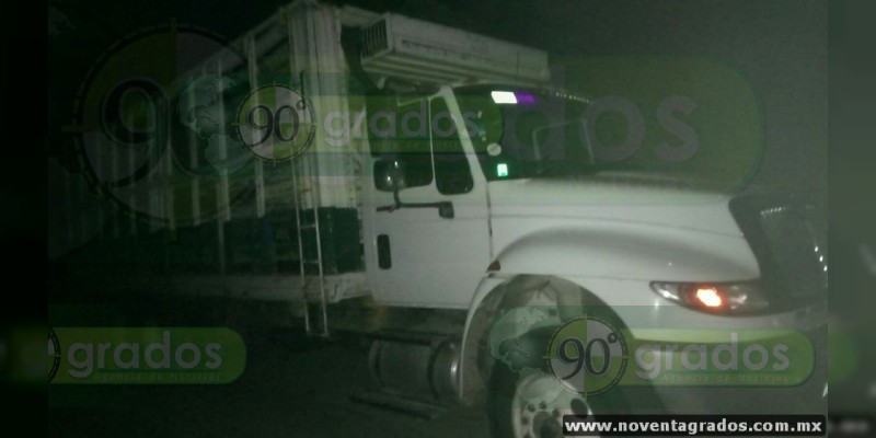 Recuperan  camión robado con violencia, en Ocampo, Michoacán - Foto 1 