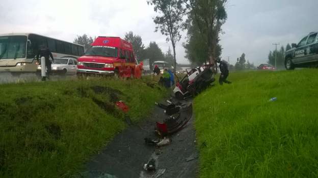 Mueren dos hombres tras volcadura en Morelia - Foto 2 